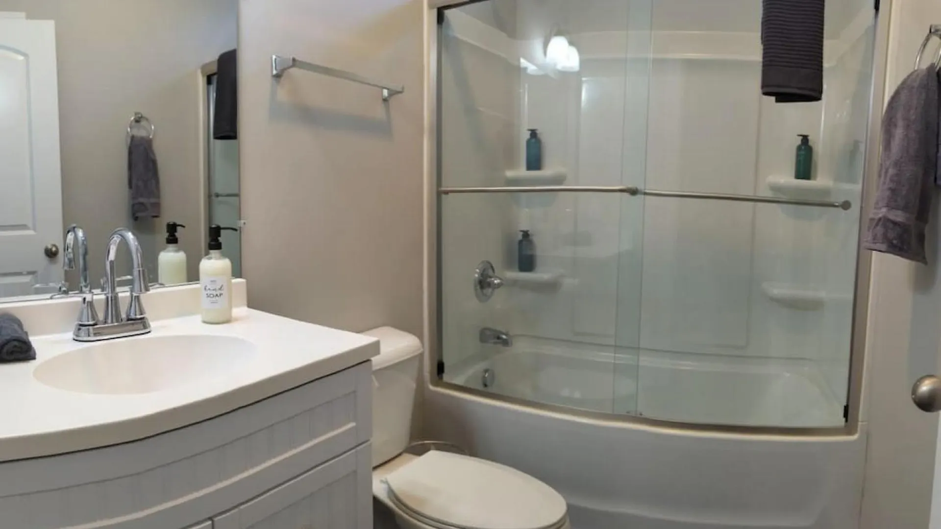 Spacious Family Friendly Home With Large Fenced In Yard Charlotte Holiday home