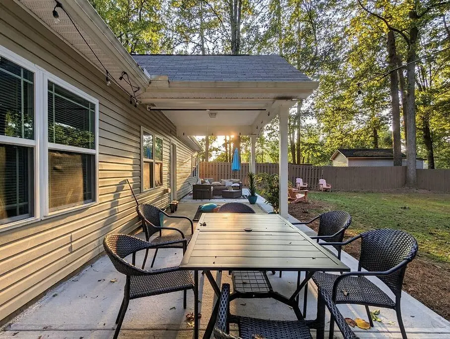Holiday home Spacious Family Friendly Home With Large Fenced In Yard Charlotte