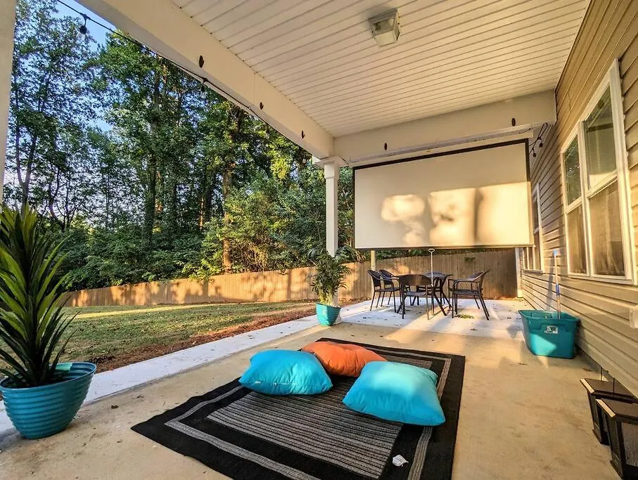 Spacious Family Friendly Home With Large Fenced In Yard Charlotte