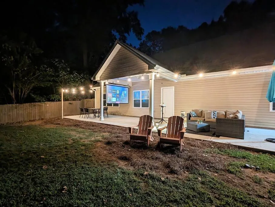 Spacious Family Friendly Home With Large Fenced In Yard Charlotte 0*,
