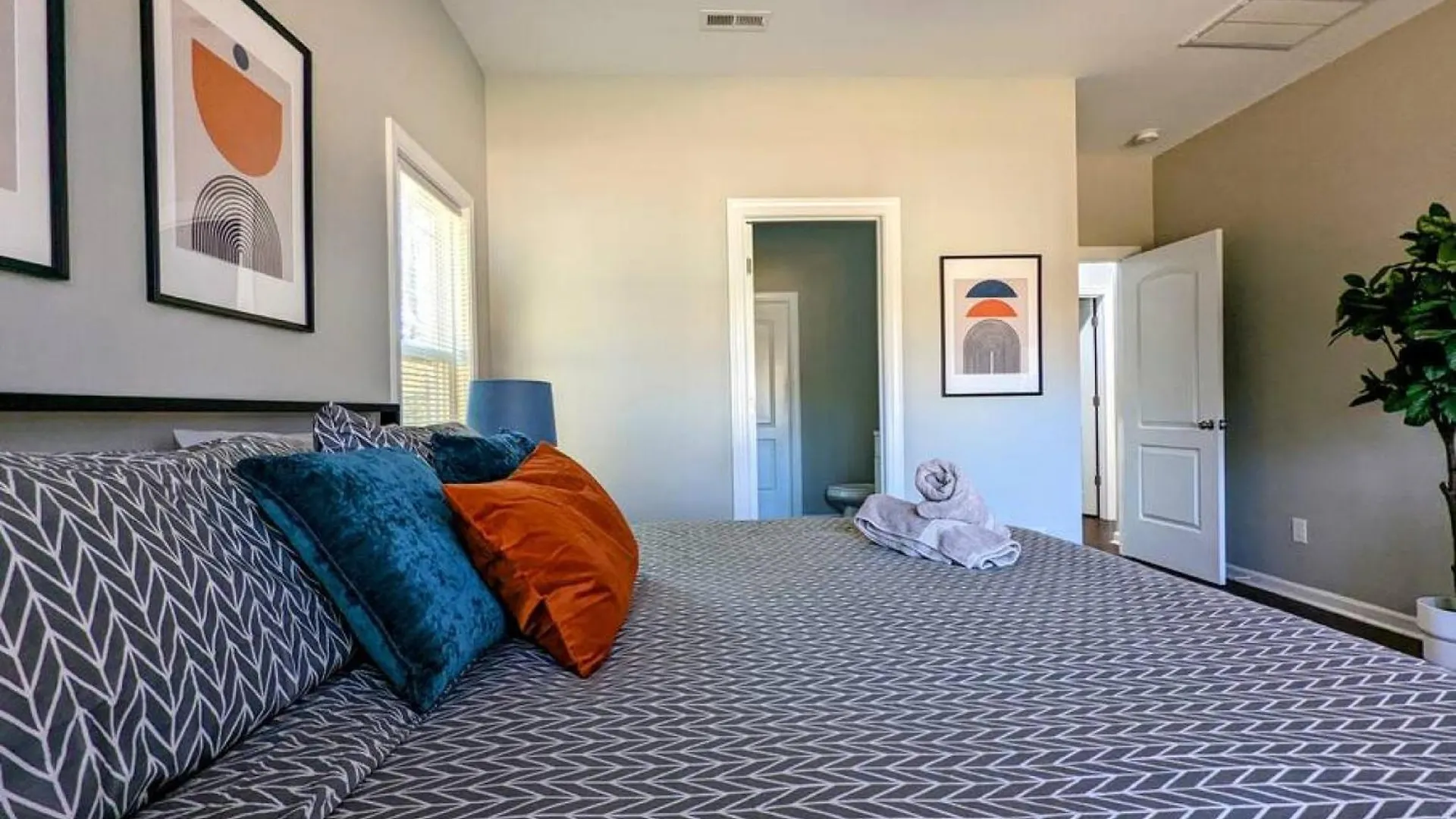 Holiday home Spacious Family Friendly Home With Large Fenced In Yard Charlotte